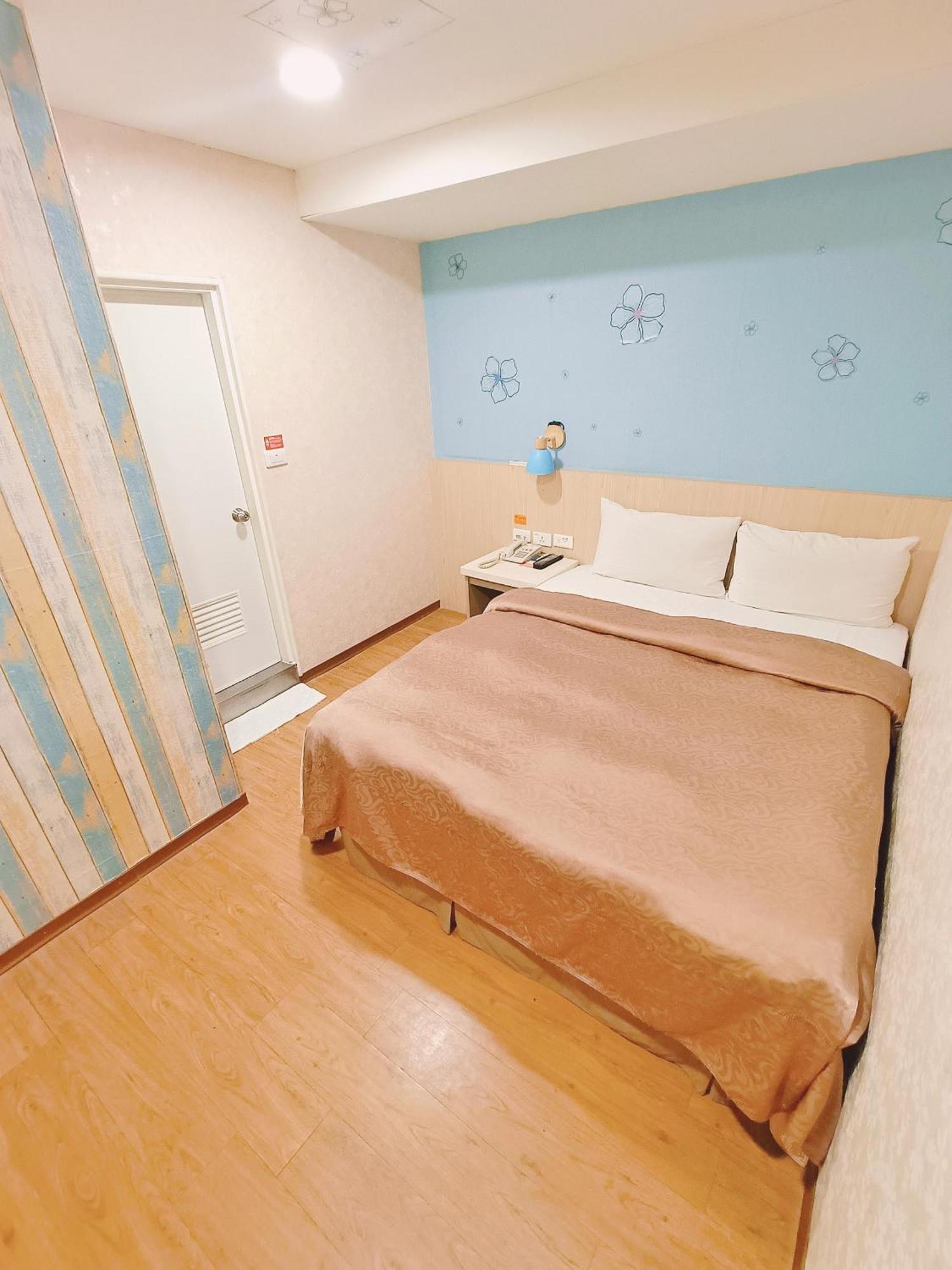Sanduo Hotel Kaohsiung Bagian luar foto