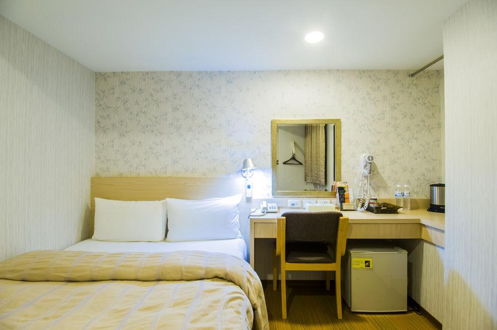Sanduo Hotel Kaohsiung Bagian luar foto