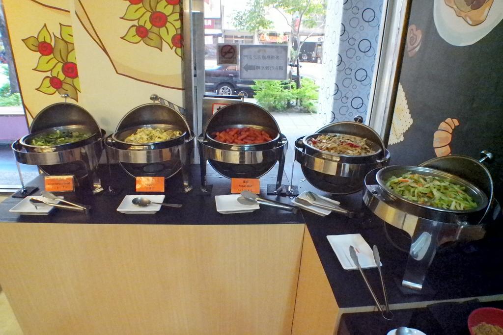 Sanduo Hotel Kaohsiung Bagian luar foto