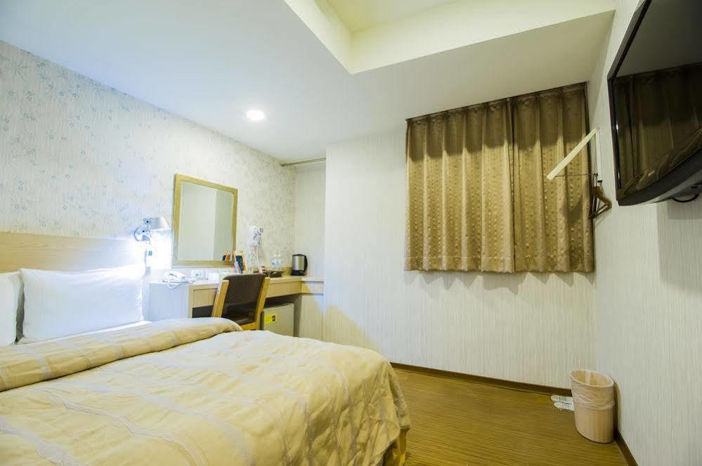 Sanduo Hotel Kaohsiung Bagian luar foto